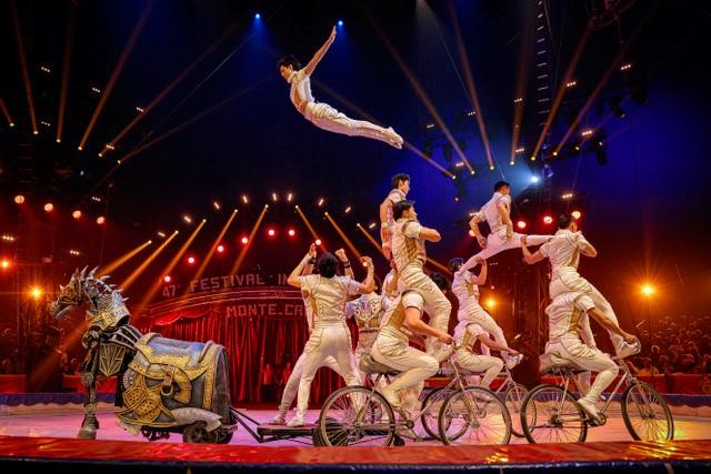 ©Direction de la Communication-Manuel Vitali and Festival du Cirque-Frédéric Nebinger